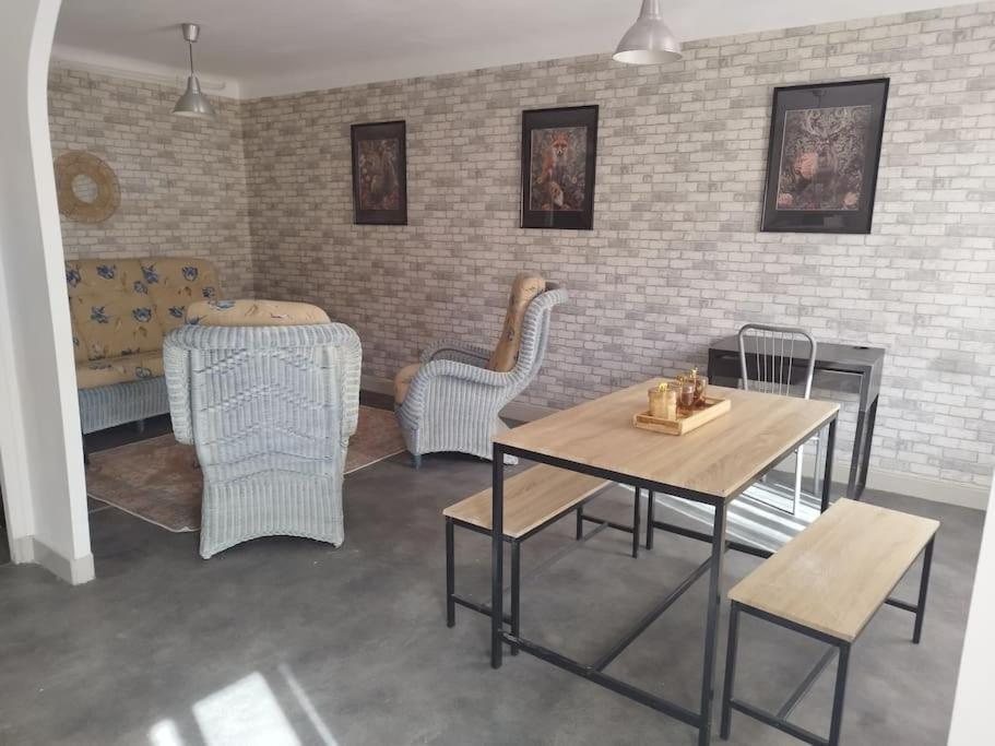 Jolie Maison De Bourg Tout Equipee 10Km D'Ambert Saint-Amant-Roche-Savine Dış mekan fotoğraf
